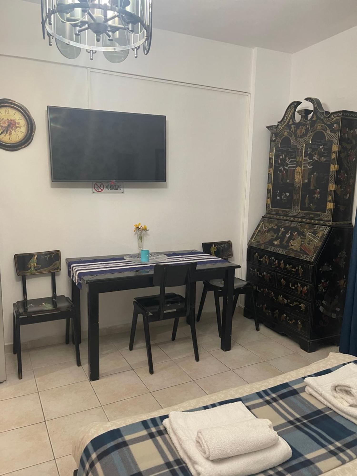 Retire Flat In The Heart Of City كاندية المظهر الخارجي الصورة