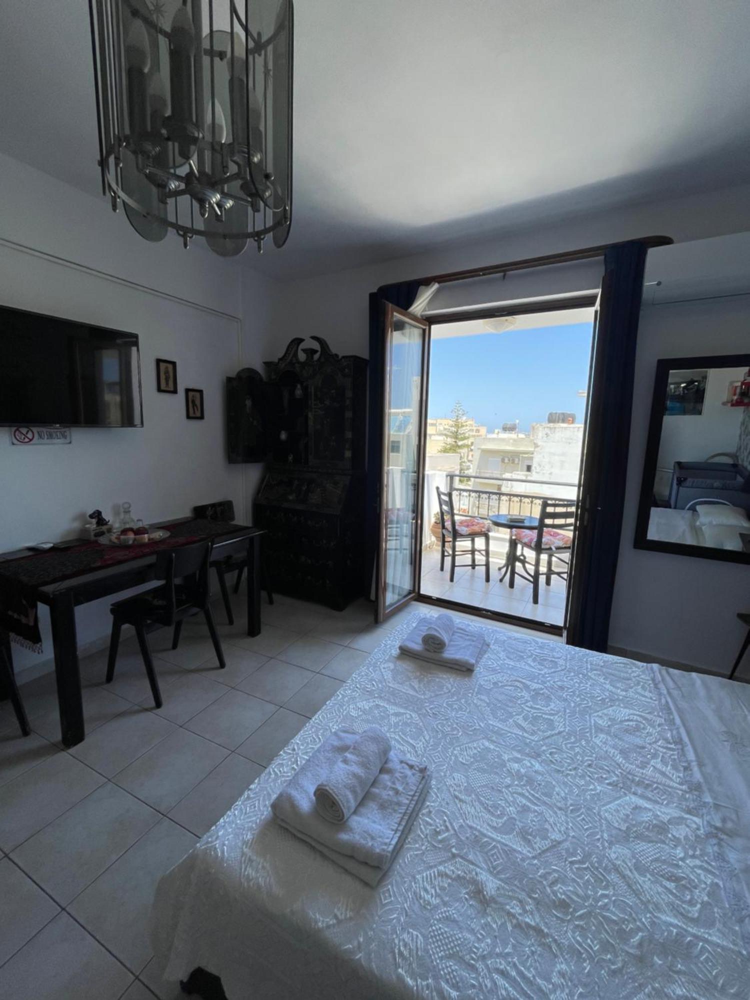 Retire Flat In The Heart Of City كاندية المظهر الخارجي الصورة
