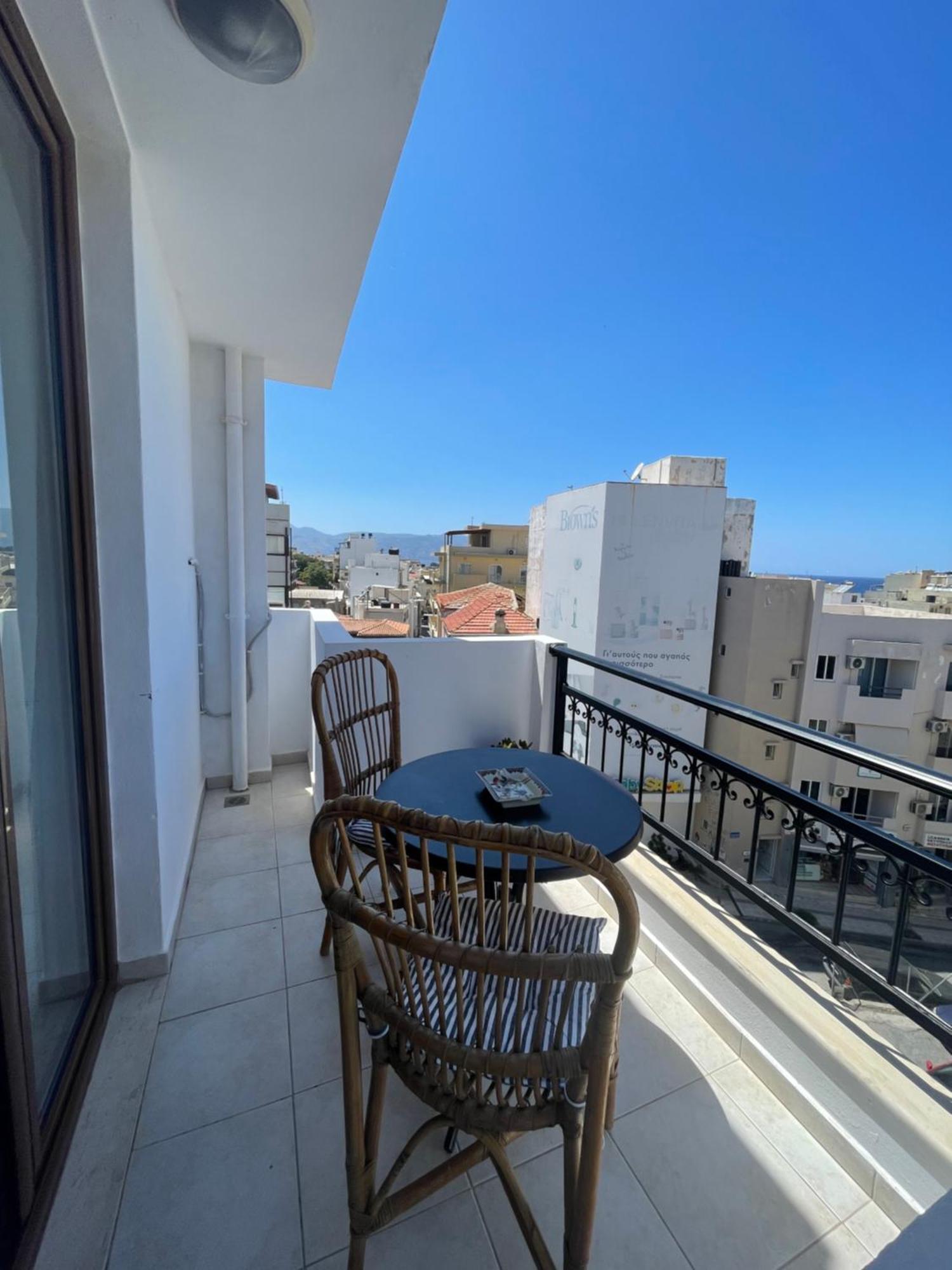 Retire Flat In The Heart Of City كاندية المظهر الخارجي الصورة