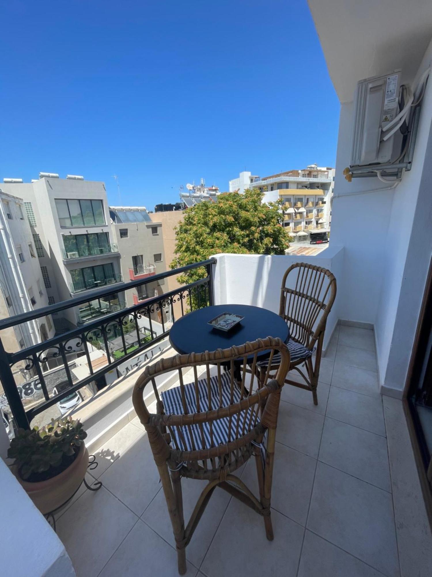 Retire Flat In The Heart Of City كاندية المظهر الخارجي الصورة