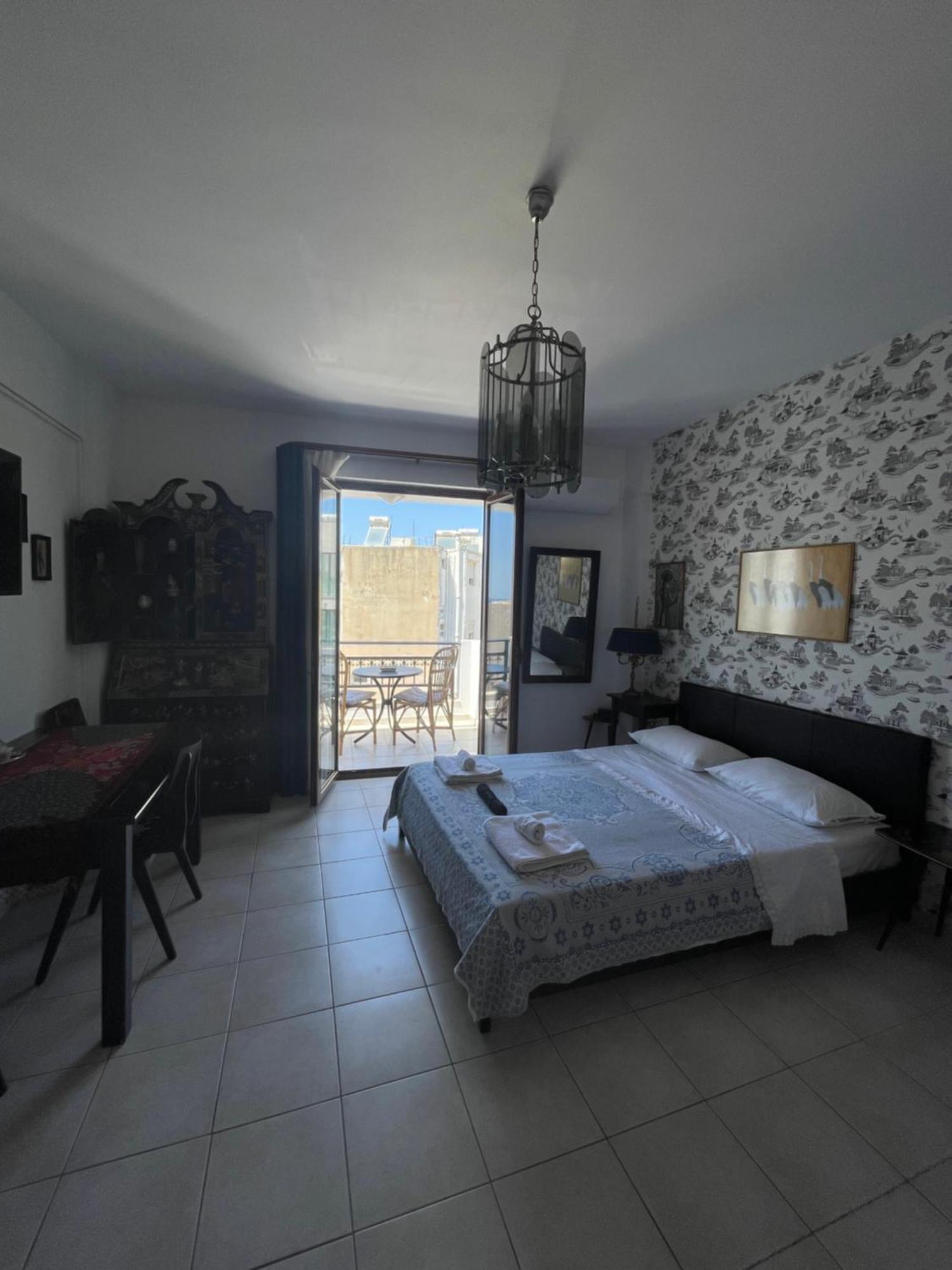 Retire Flat In The Heart Of City كاندية المظهر الخارجي الصورة